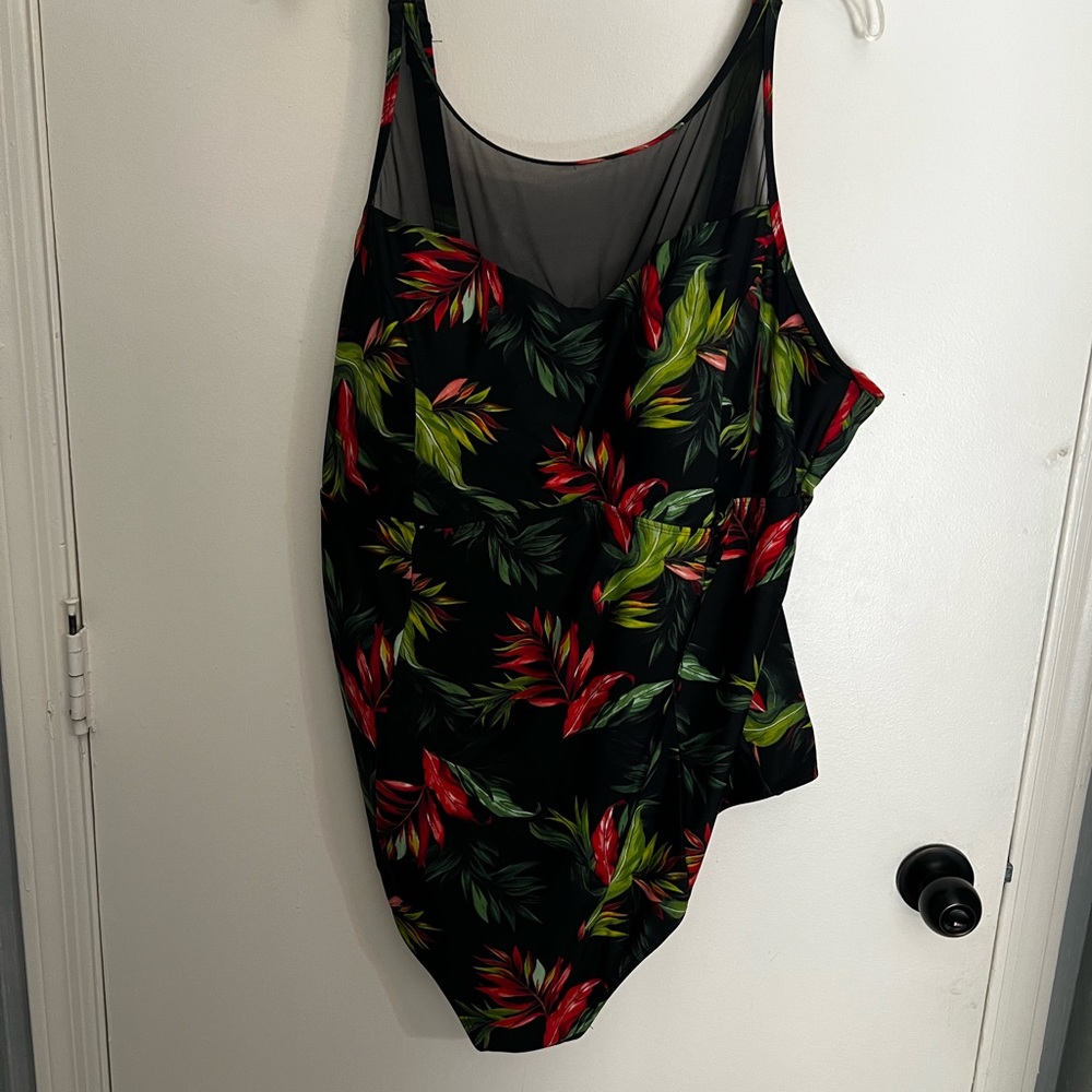 Torrid sz 5 swimsuit